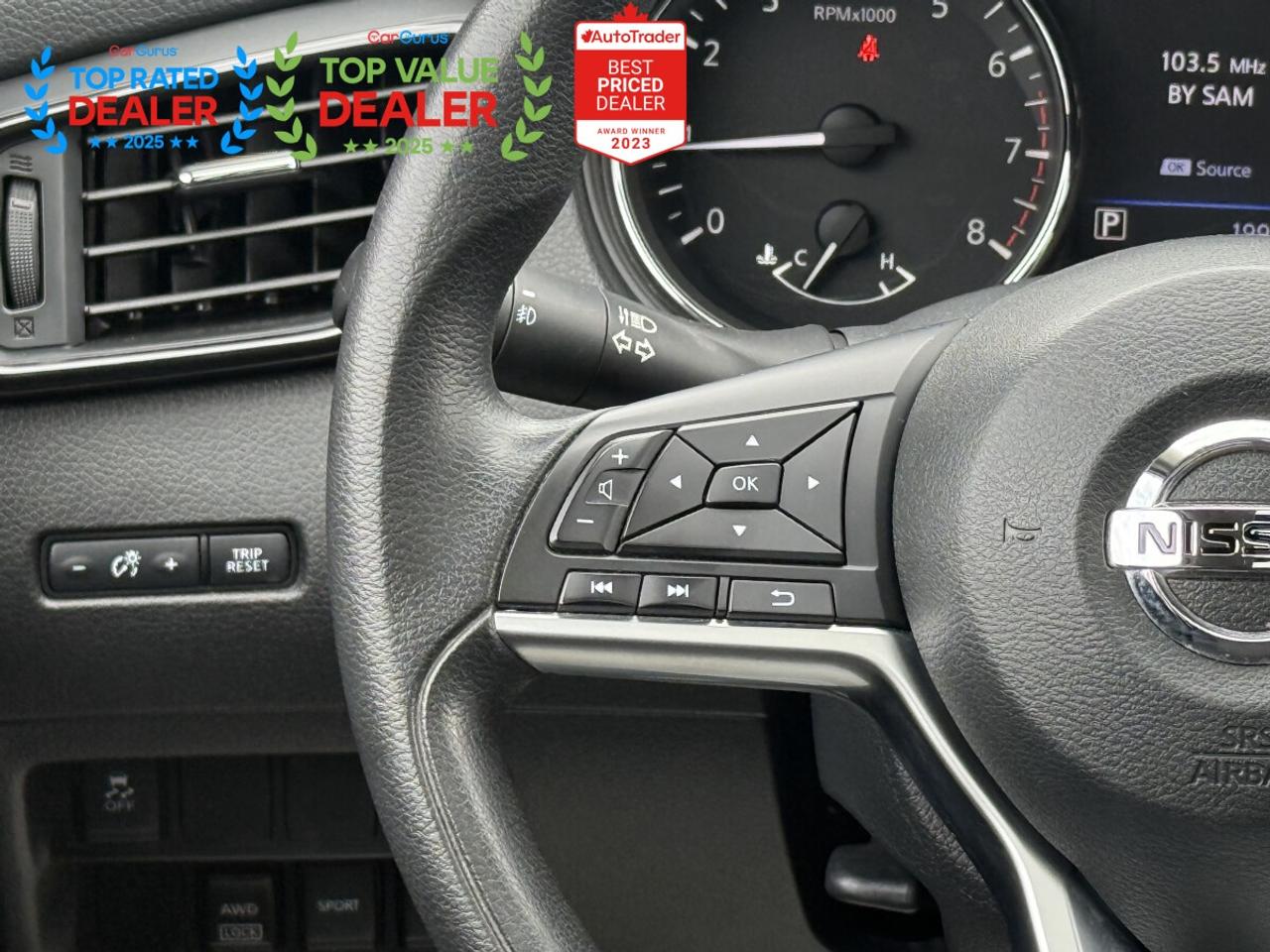 2018 Nissan Rogue SV AWD | PANO | REAR CAM | HEATED SEATS Photo