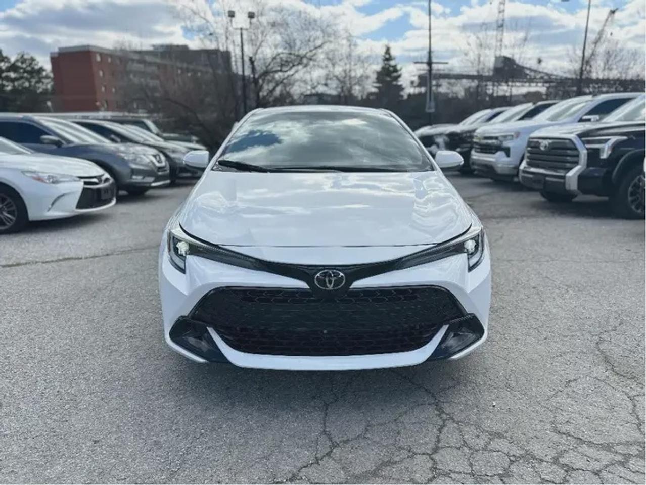 2025 Toyota Corolla Hatchback SE Photo