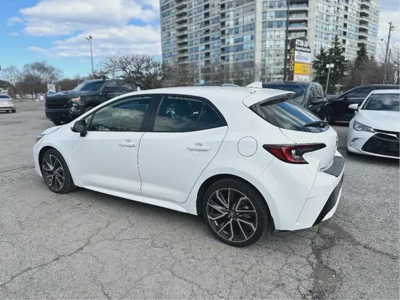 2025 Toyota Corolla Hatchback SE Photo