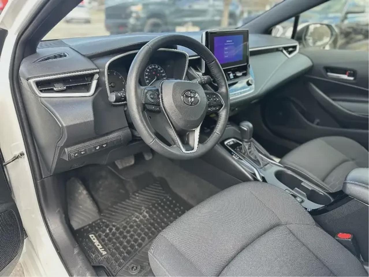 2025 Toyota Corolla Hatchback SE Photo