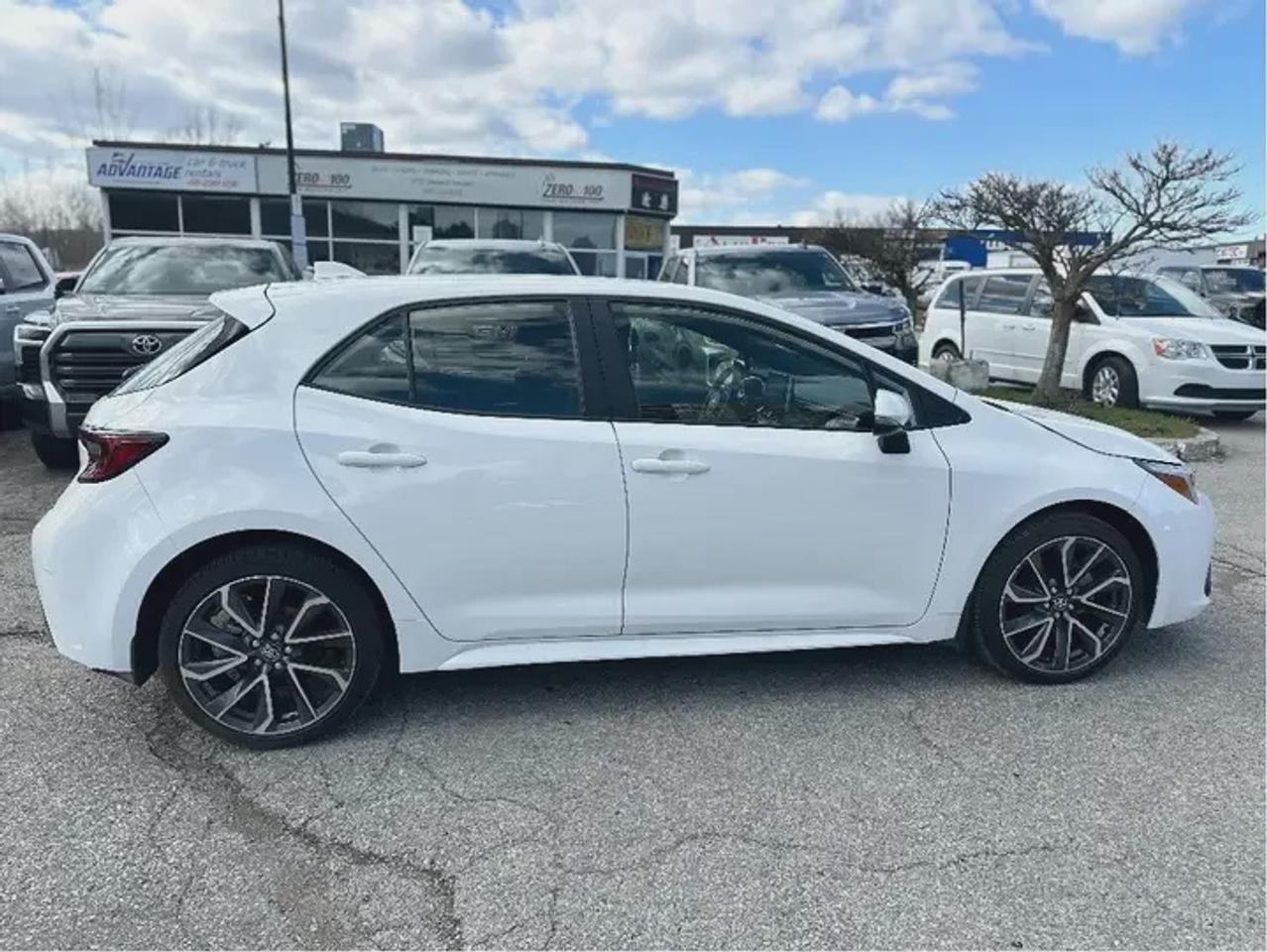 2025 Toyota Corolla Hatchback SE Photo