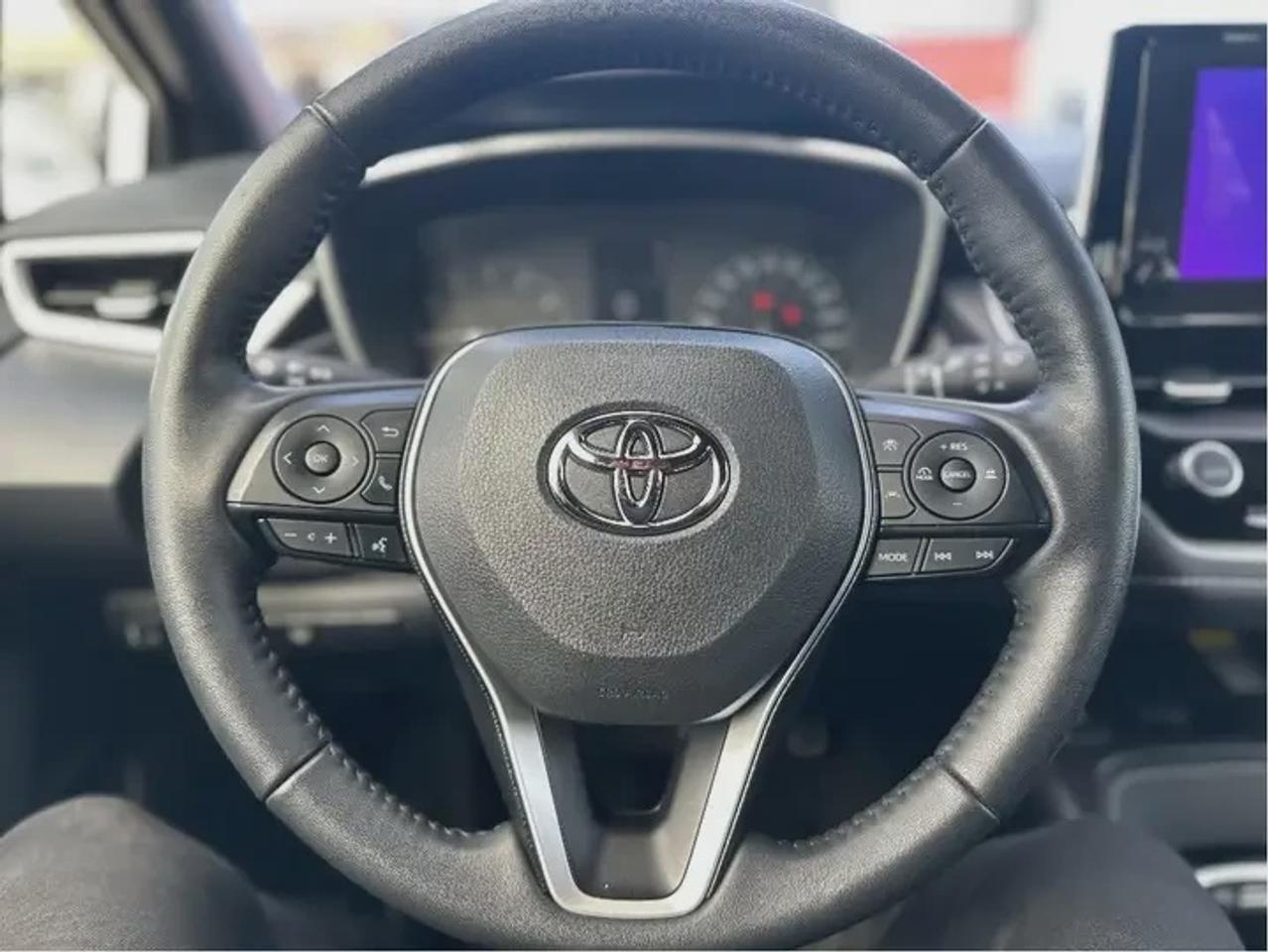 2025 Toyota Corolla Hatchback SE Photo