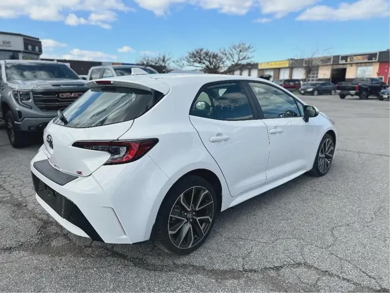 2025 Toyota Corolla Hatchback SE Photo