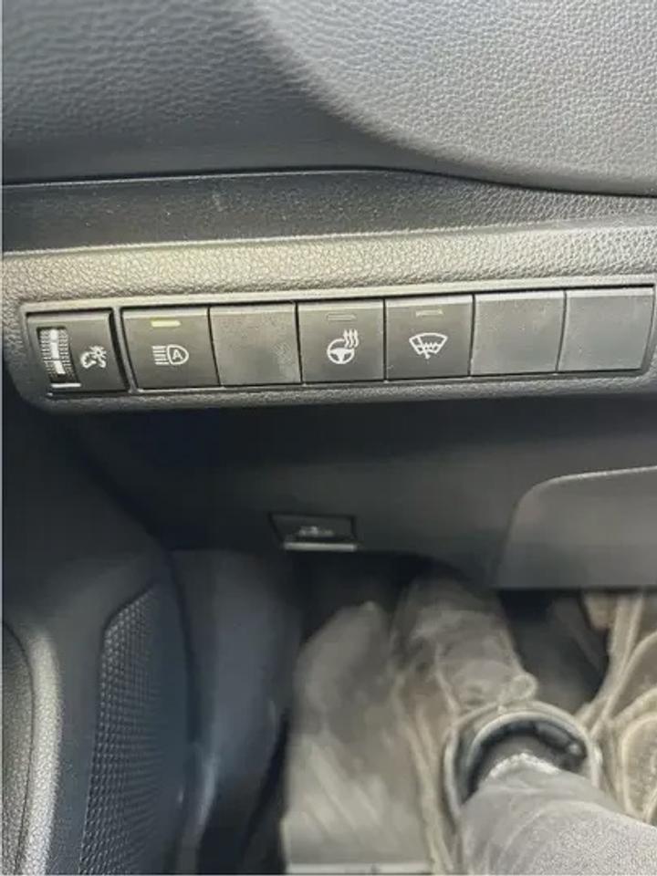 2025 Toyota Corolla Hatchback SE Photo