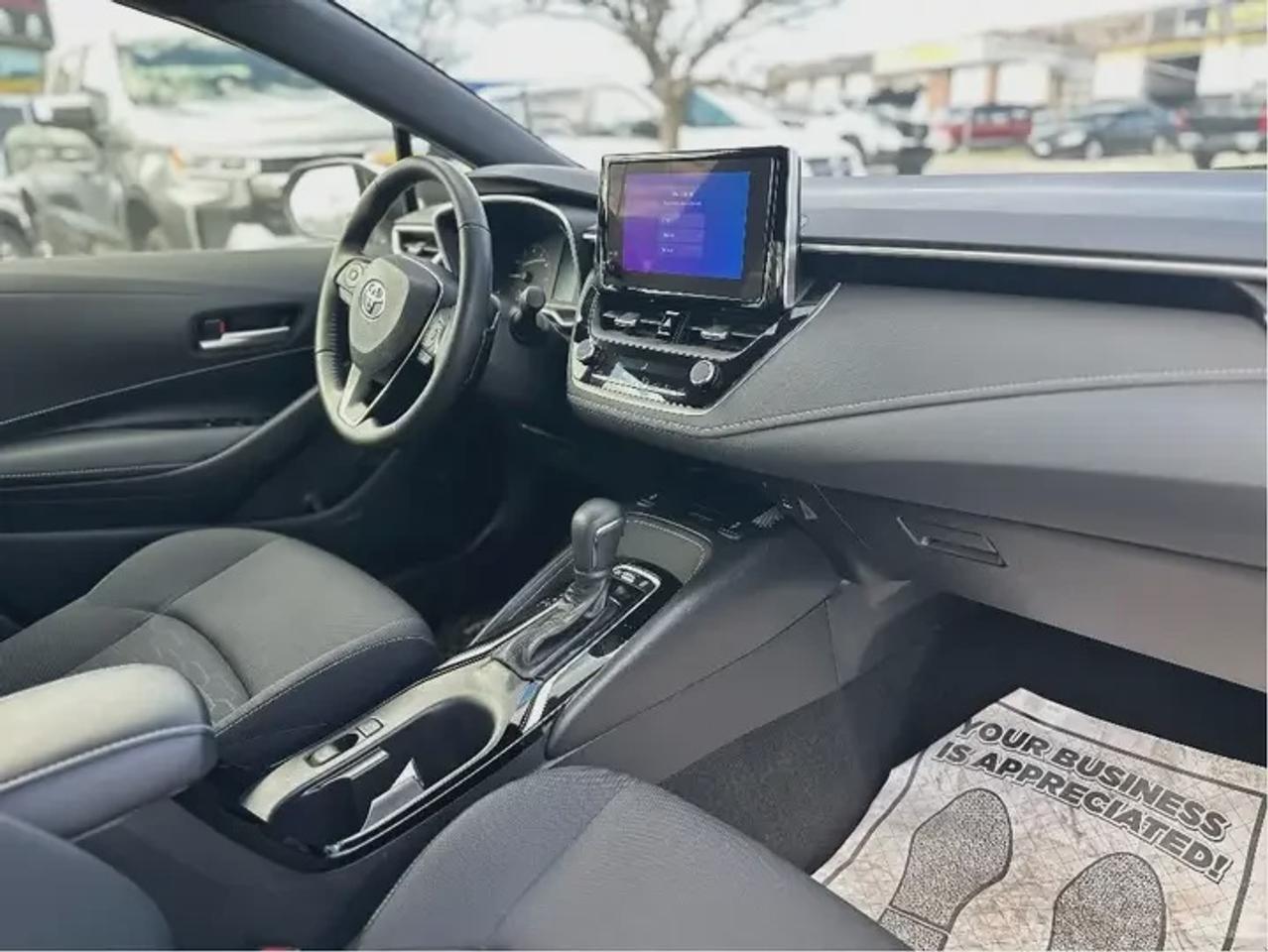 2025 Toyota Corolla Hatchback SE Photo