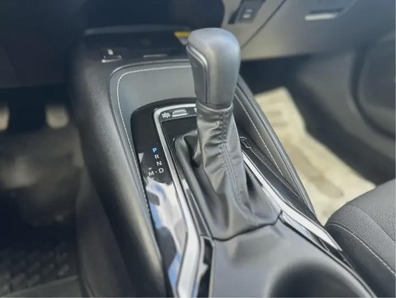 2025 Toyota Corolla Hatchback SE Photo