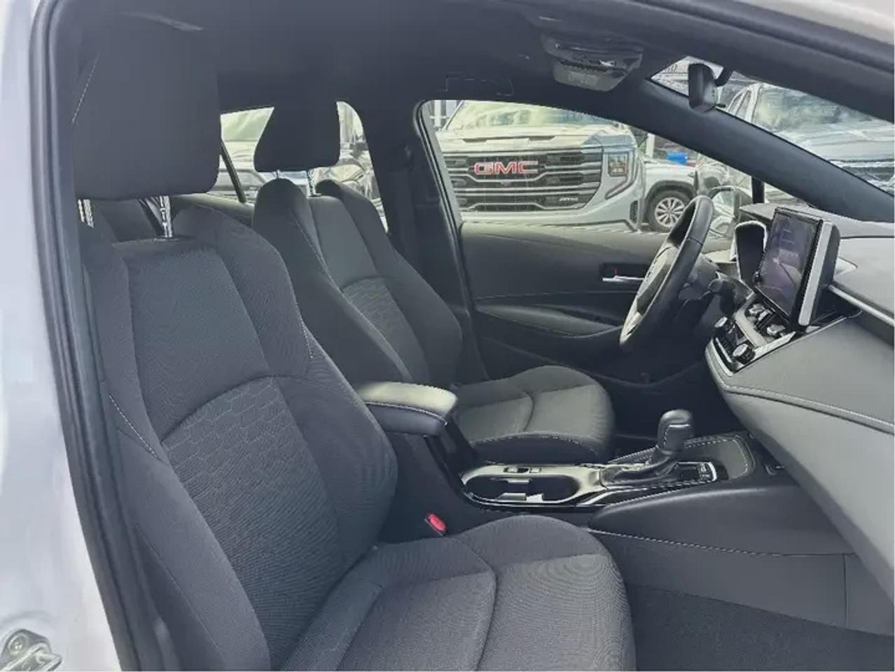 2025 Toyota Corolla Hatchback SE Photo