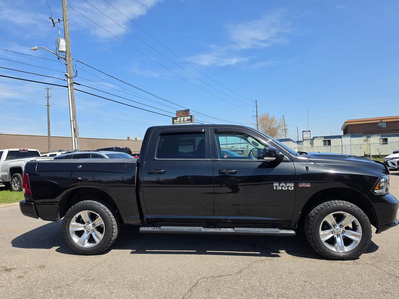 2017 RAM 1500 SPORT Photo3