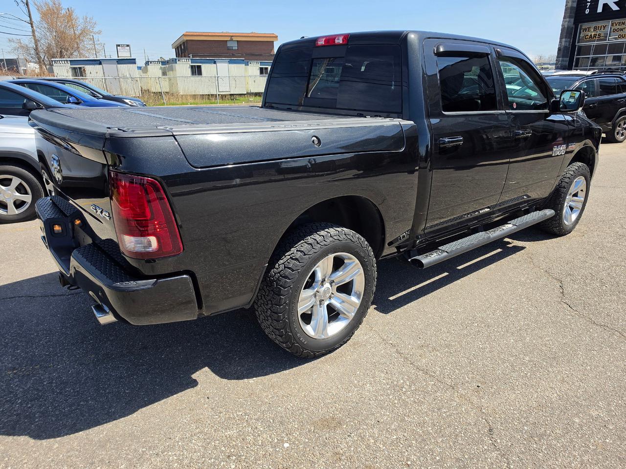 2017 RAM 1500 SPORT Photo4