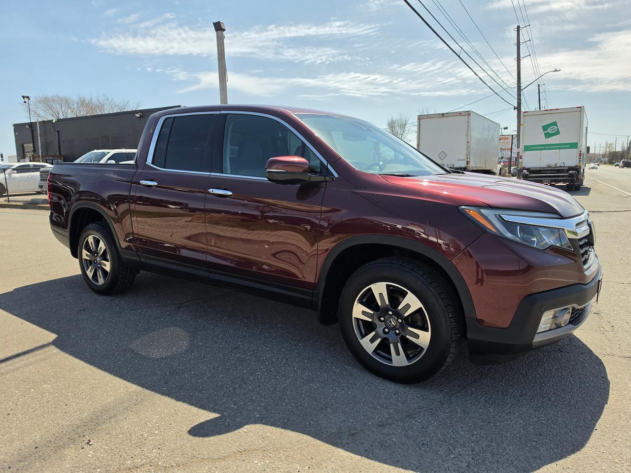 2018 Honda Ridgeline TOURING Photo2