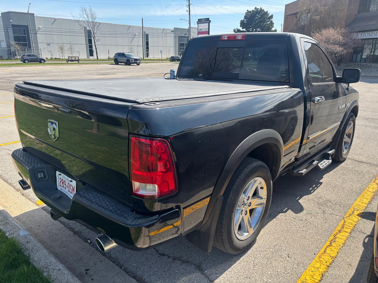 2014 RAM 1500 2WD Reg Cab 120.5" Photo3