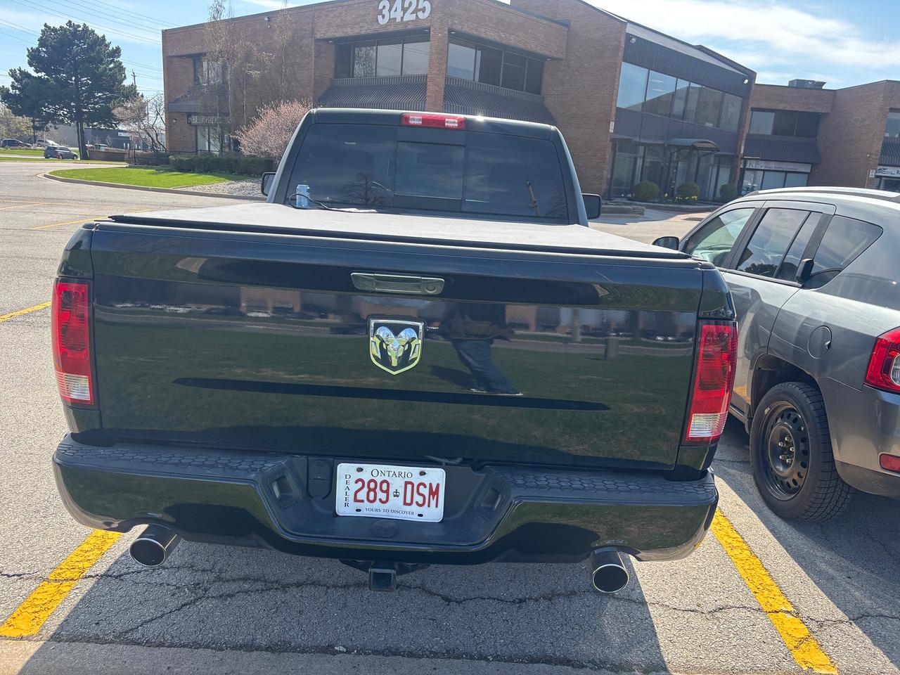2014 RAM 1500 2WD Reg Cab 120.5" Photo4