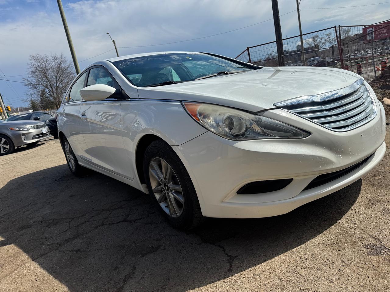 2011 Hyundai Sonata GL Photo3