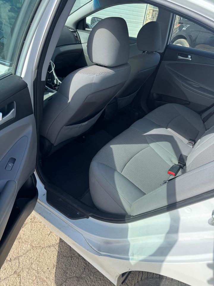 2011 Hyundai Sonata GL Photo