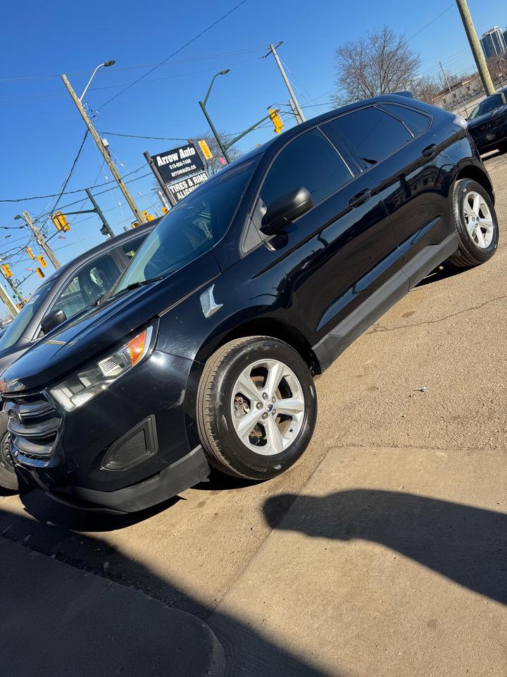 2017 Ford Edge SE Photo