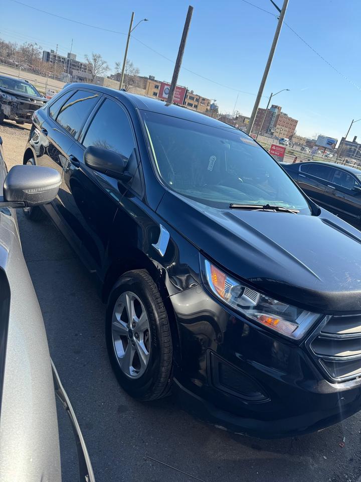 2017 Ford Edge SE Photo