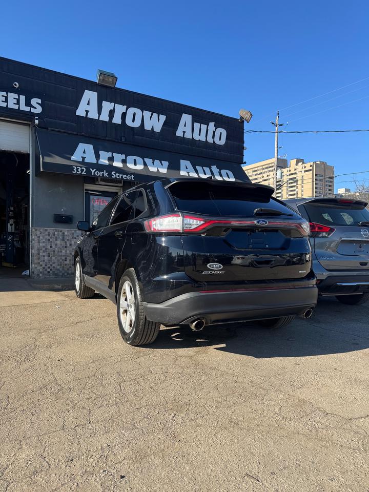 2017 Ford Edge SE Photo