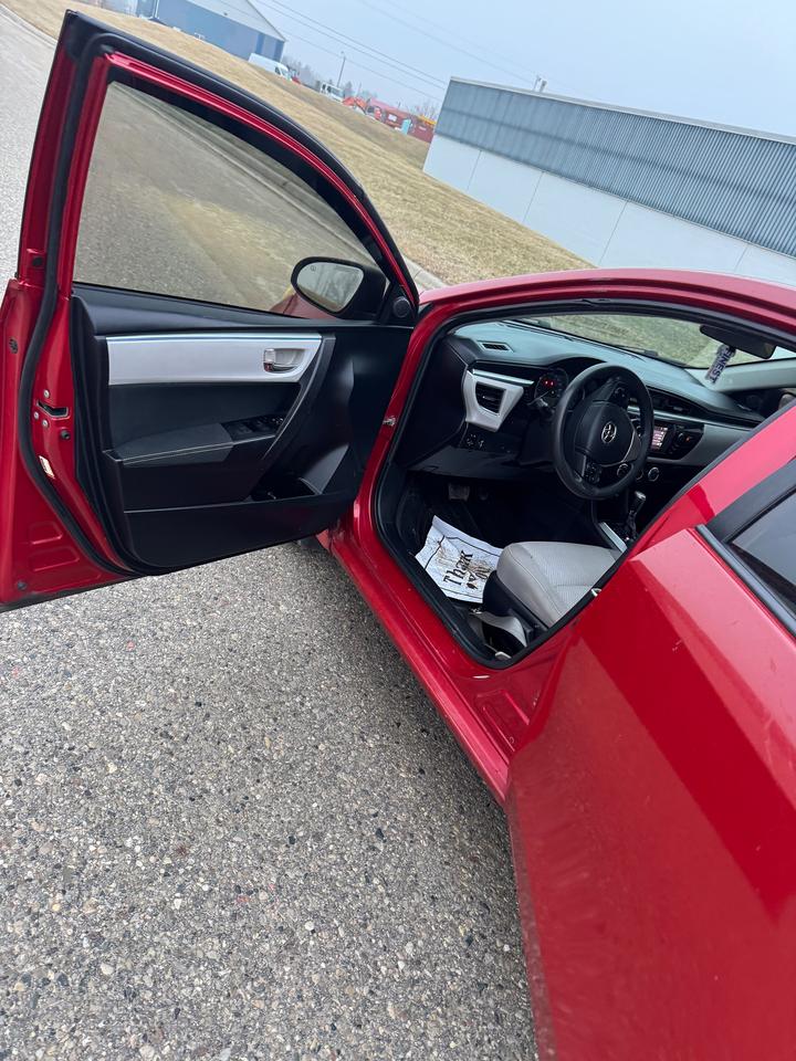 2015 Toyota Corolla L Photo