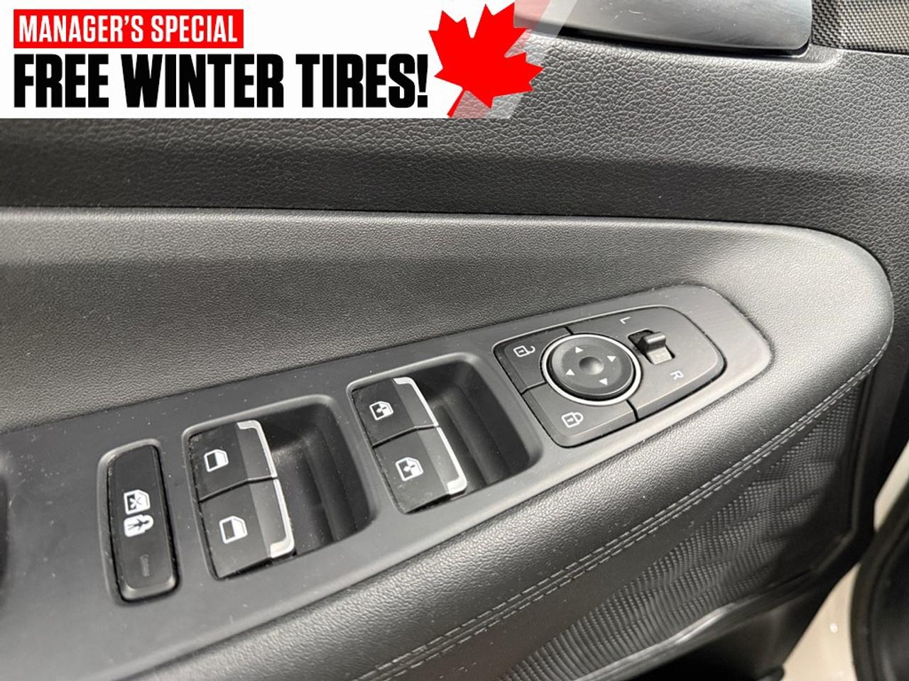 2023 Hyundai Santa Fe Preferred AWD WITH TWO SETS OF TIRES Photo