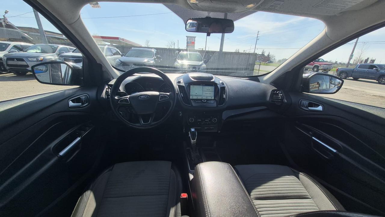 2019 Ford Escape SE, ONE OWNER, NO ACCIDENTS, 2 SET WHEELS CERT Photo