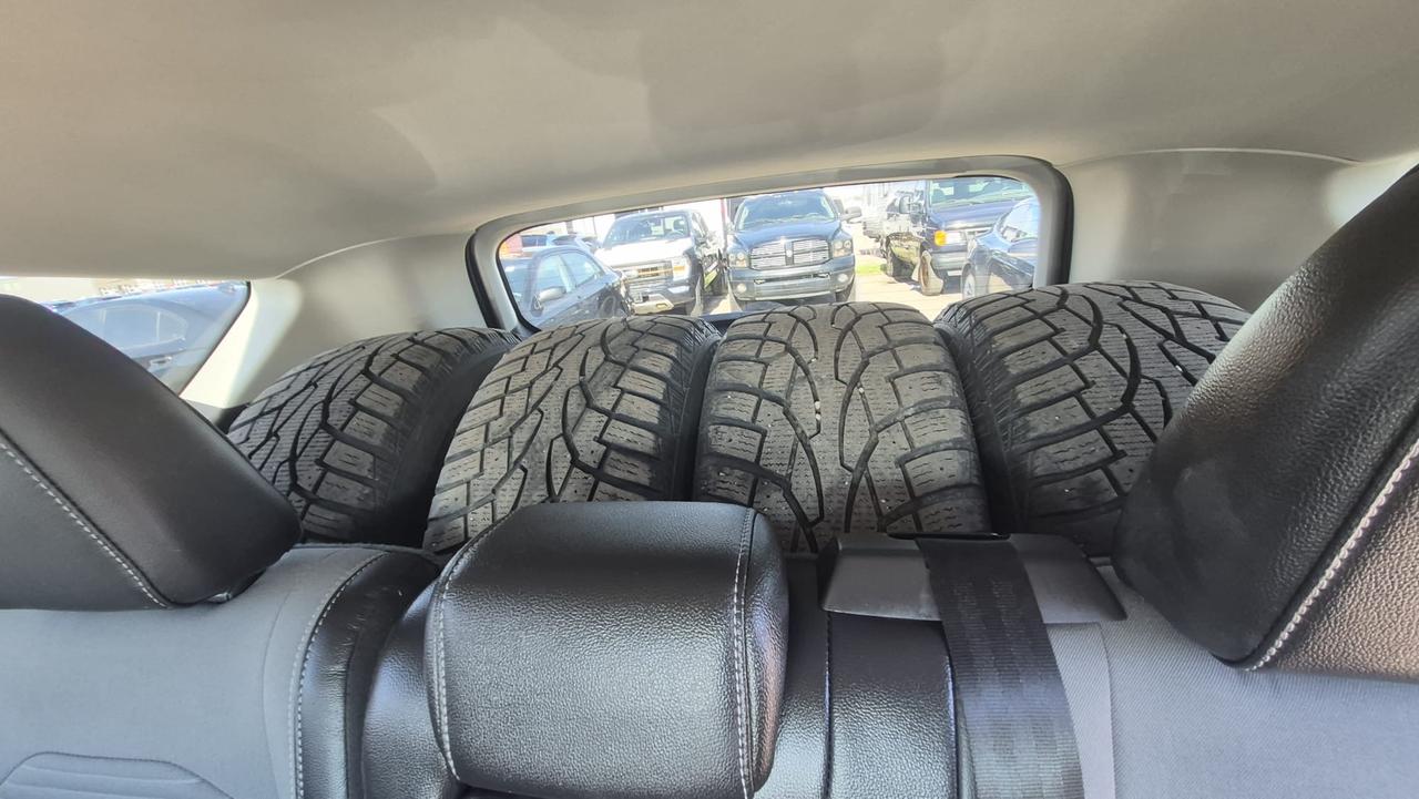 2019 Ford Escape SE, ONE OWNER, NO ACCIDENTS, 2 SET WHEELS CERT Photo