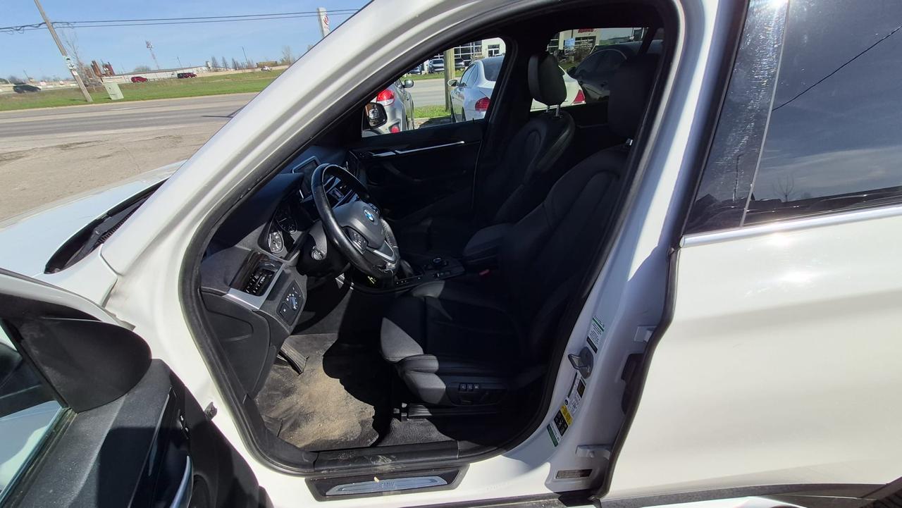 2018 BMW X1 xDrive28i, LOADED, 4 CYL, ONLY 192KMS, CERTIFIED Photo