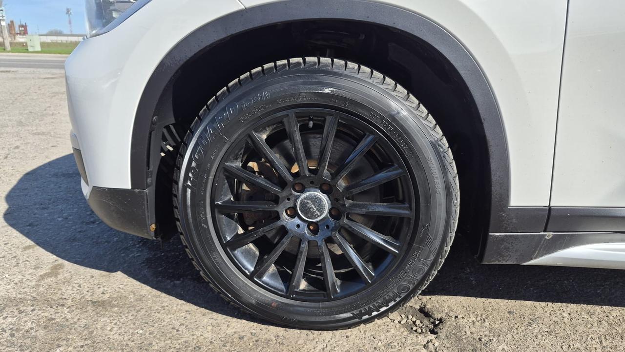 2018 BMW X1 xDrive28i, LOADED, 4 CYL, ONLY 192KMS, CERTIFIED Photo