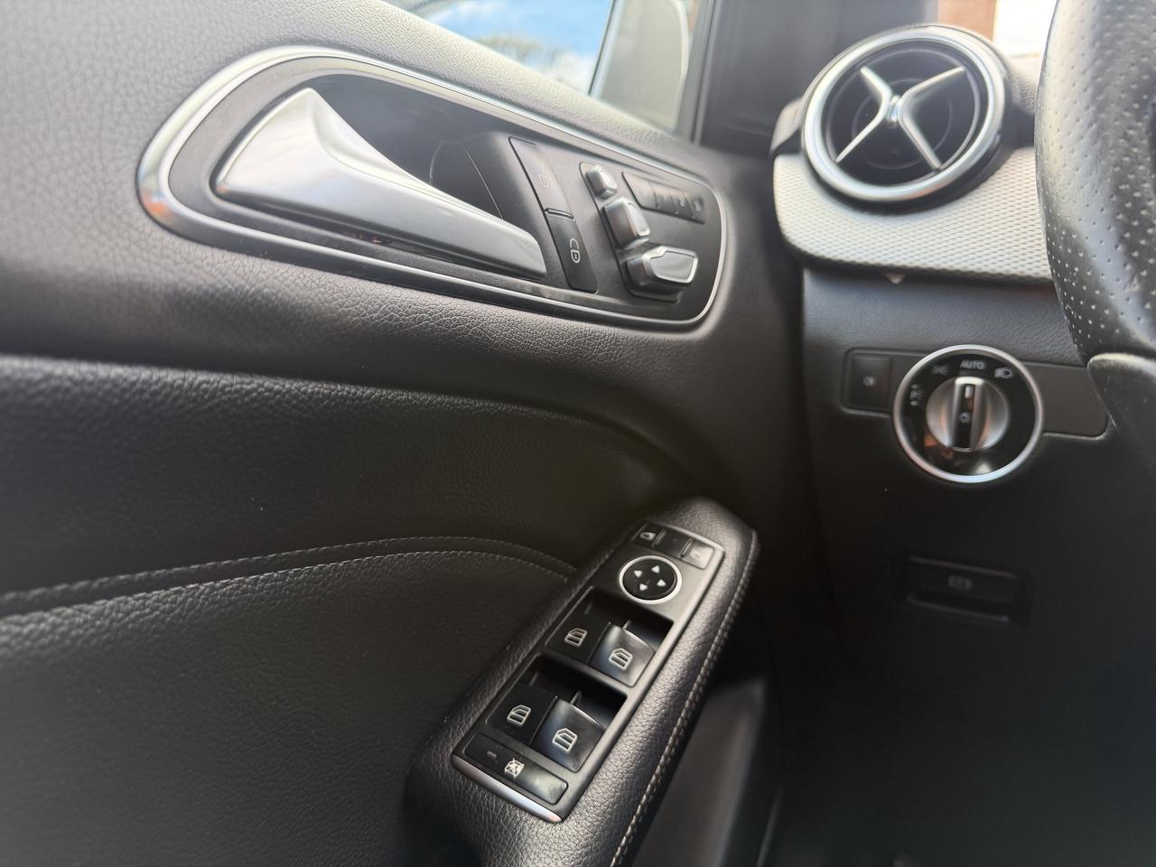 2018 Mercedes-Benz B-Class B 250 4MATIC Sports Tourer Photo