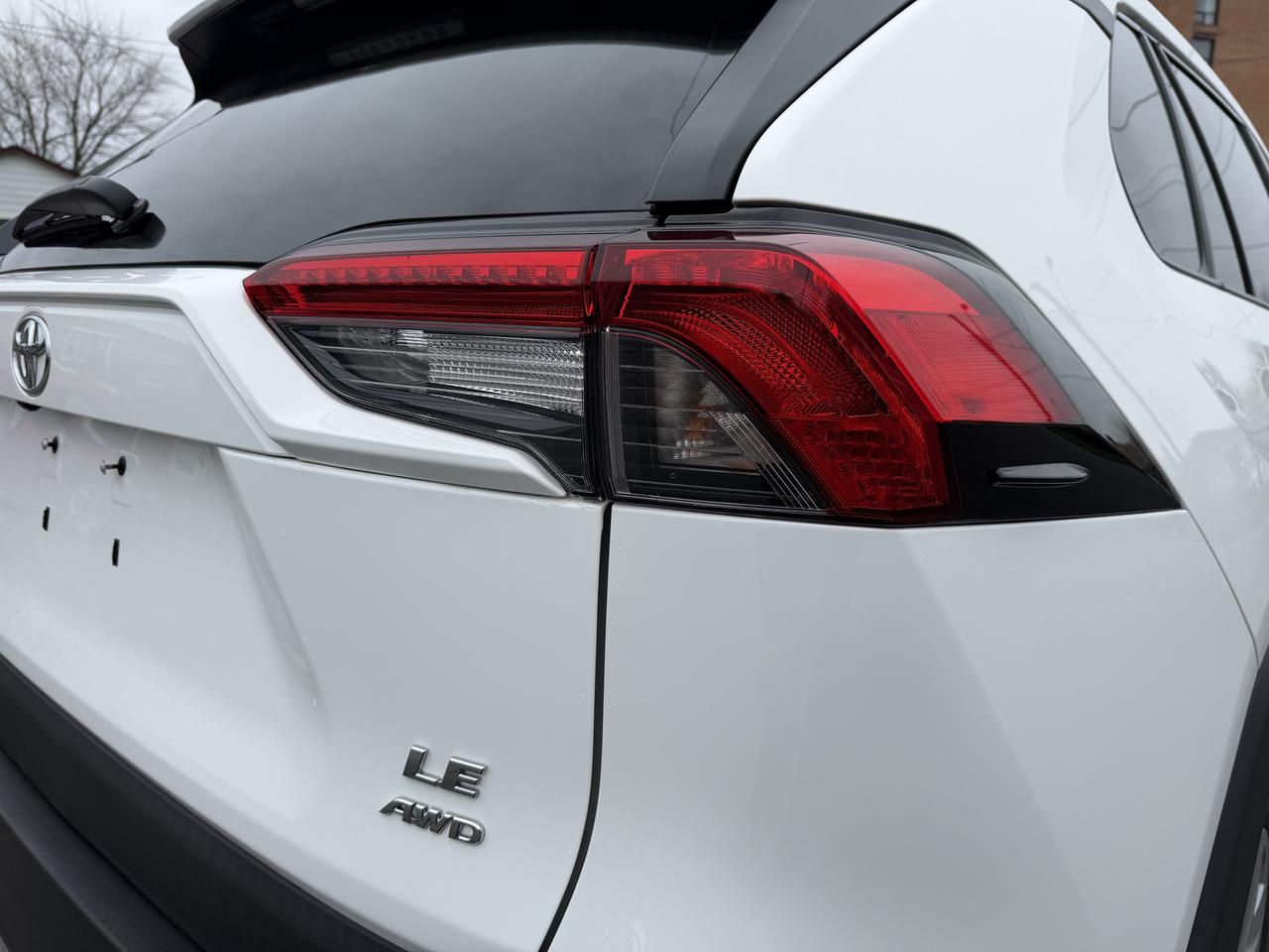 2020 Toyota RAV4 LE AWD Photo