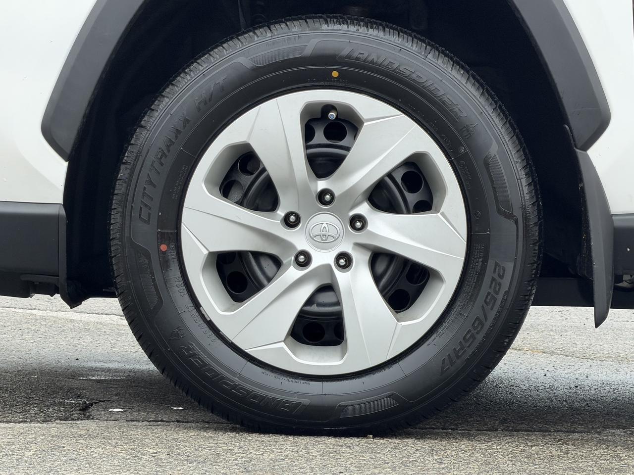 2020 Toyota RAV4 LE AWD Photo