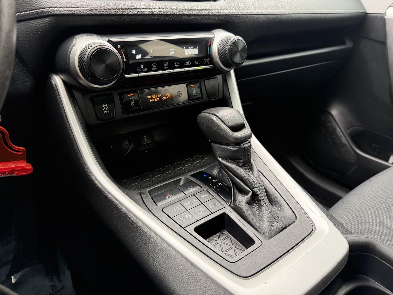2020 Toyota RAV4 LE AWD Photo