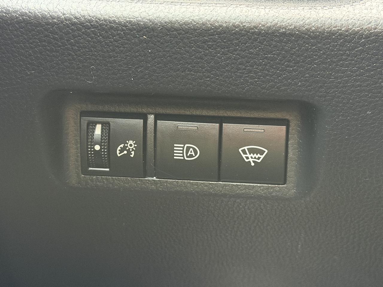 2020 Toyota RAV4 LE AWD Photo