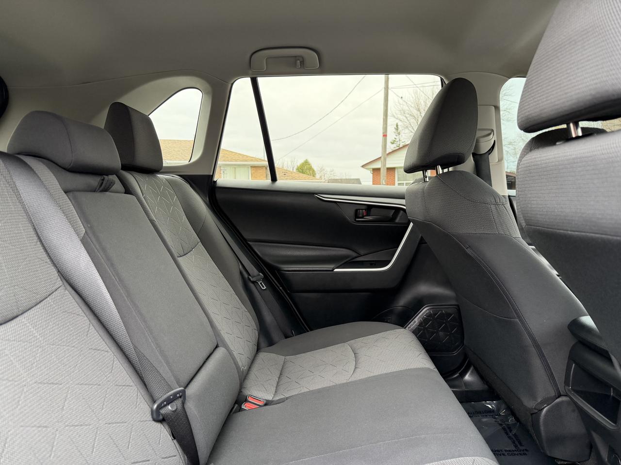 2020 Toyota RAV4 LE AWD Photo