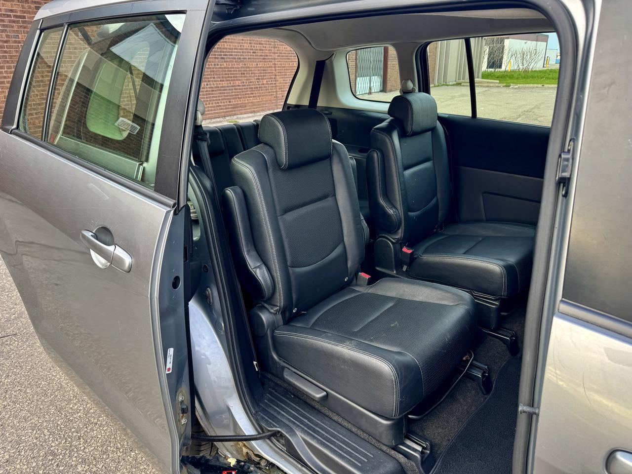 2010 Mazda MAZDA5 GS Photo
