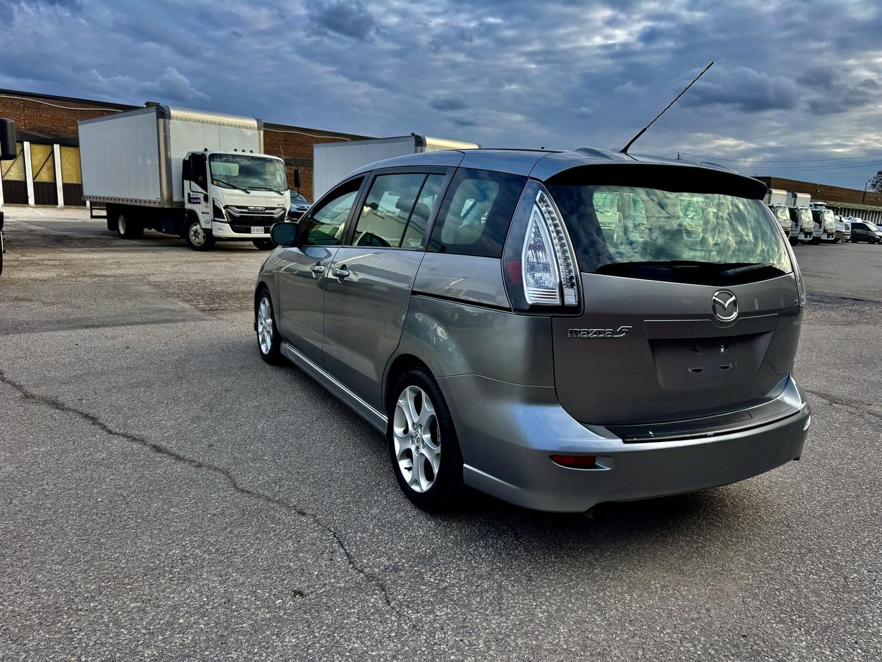 2010 Mazda MAZDA5 GS Photo