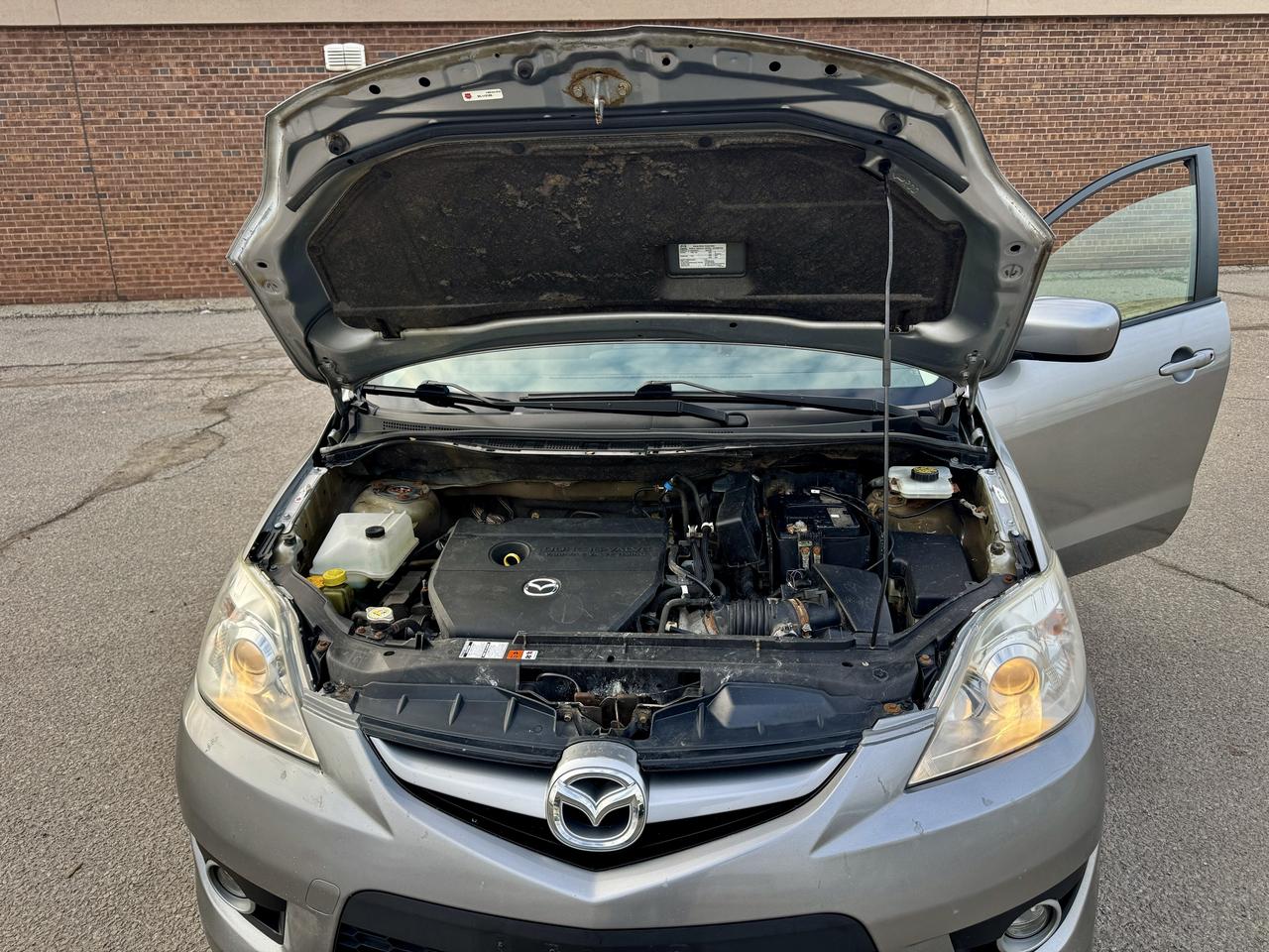2010 Mazda MAZDA5 GS Photo
