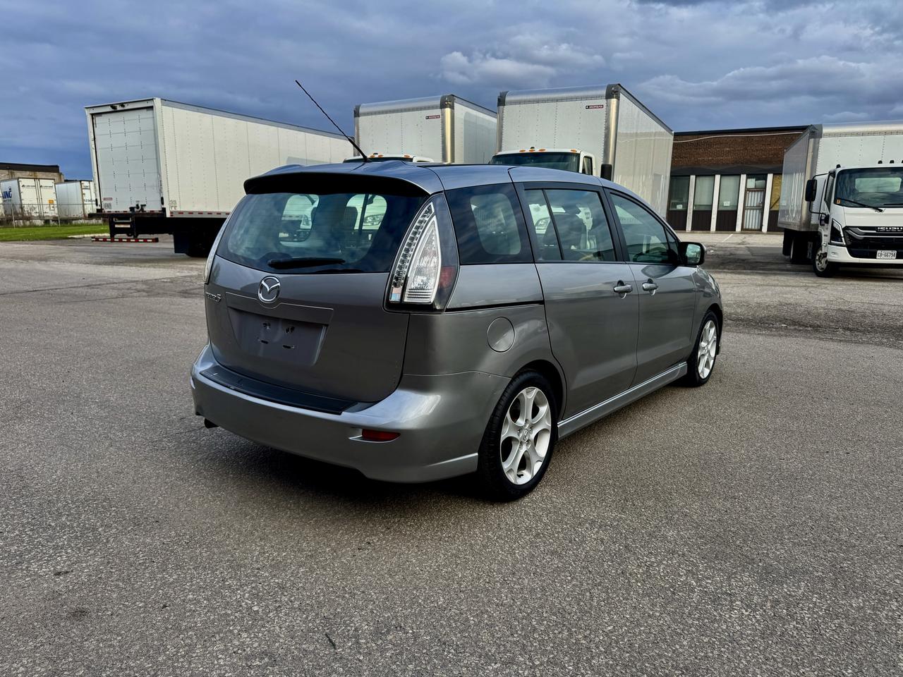 2010 Mazda MAZDA5 GS Photo