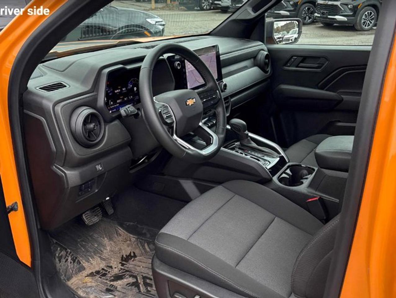 2025 Chevrolet Colorado WT Crew 4WD | 2.7L Turbomax | Advanced Trailering Pkg | Power Seat | Black 18" Wheels | and More ! Photo