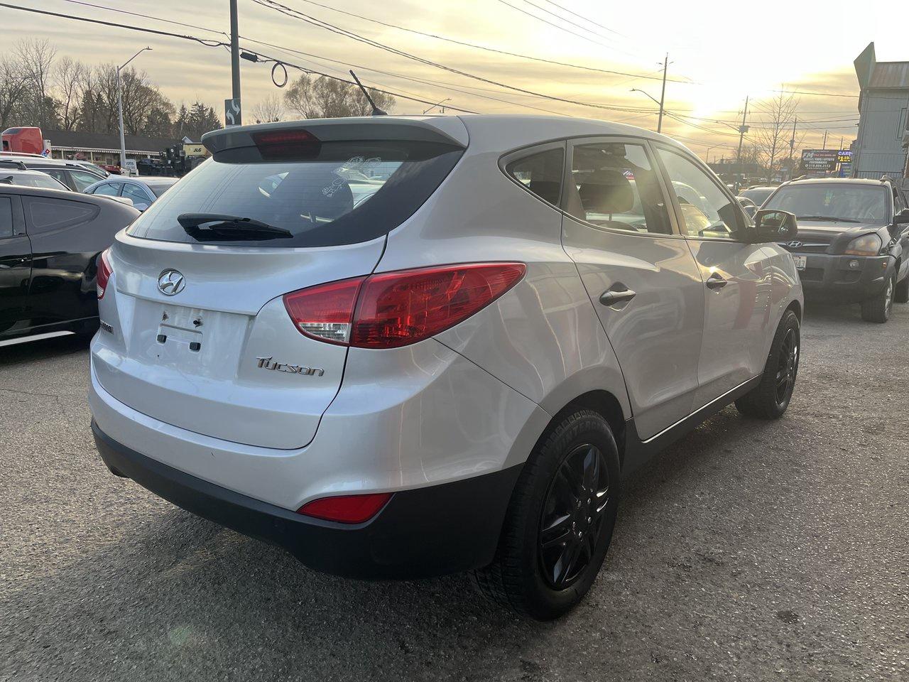 2012 Hyundai Tucson GL Photo3