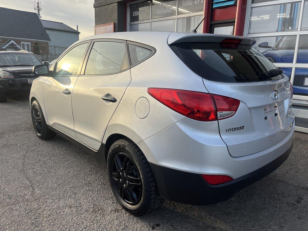 2012 Hyundai Tucson GL Photo