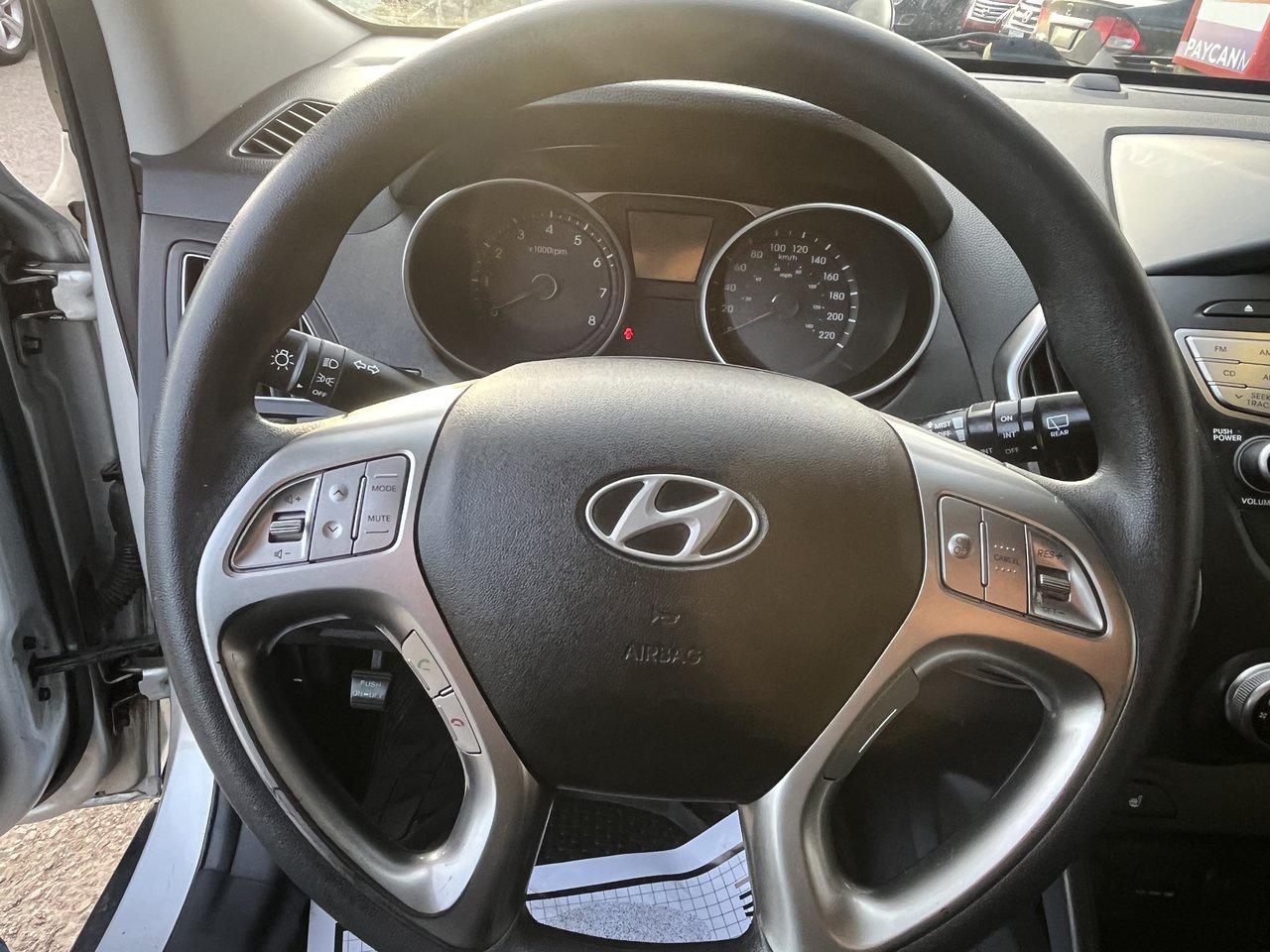2012 Hyundai Tucson GL Photo