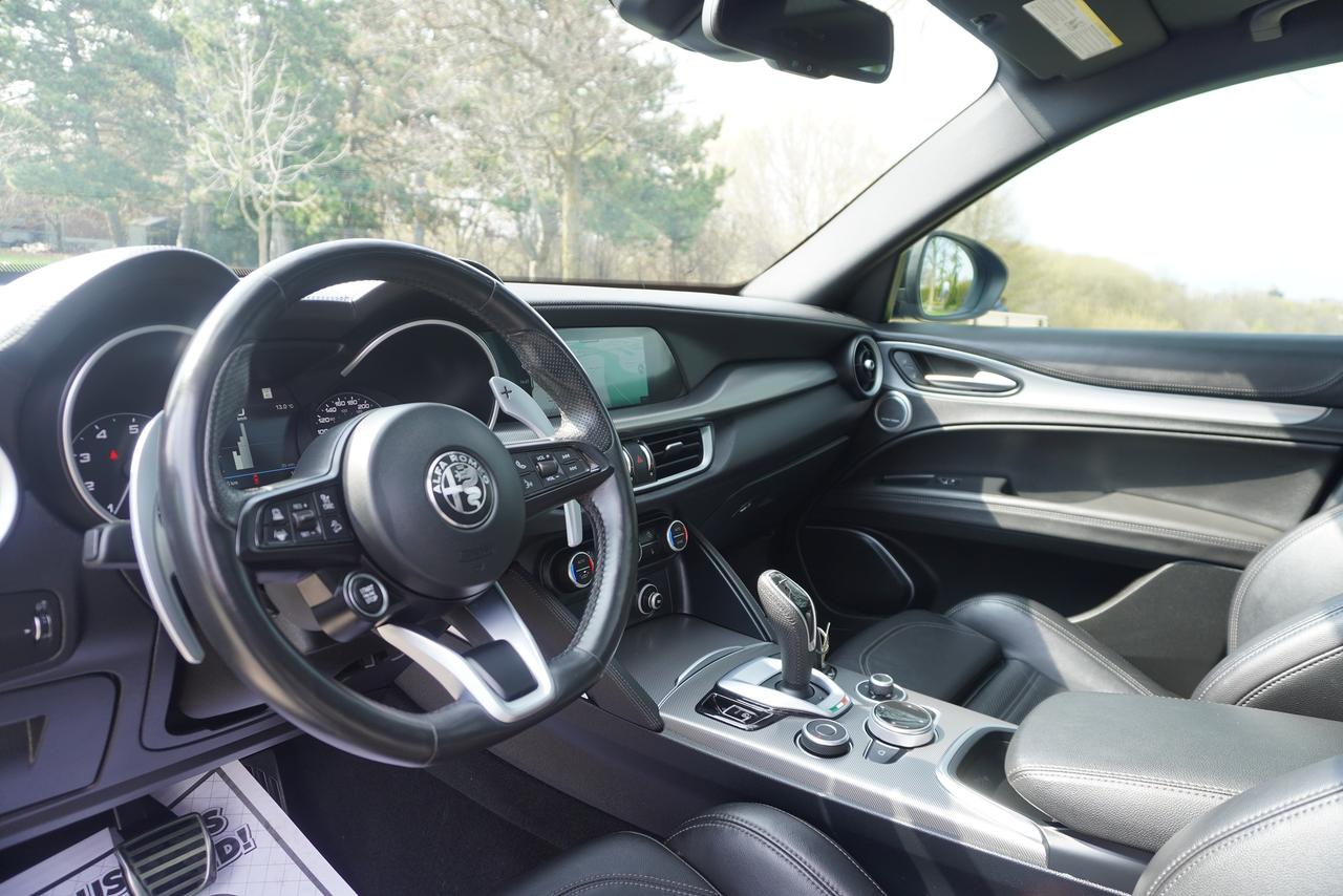 2022 Alfa Romeo Stelvio VELOCE / 1 OWNER / NO ACCIDENTS / IMMACULATE SHAPE Photo