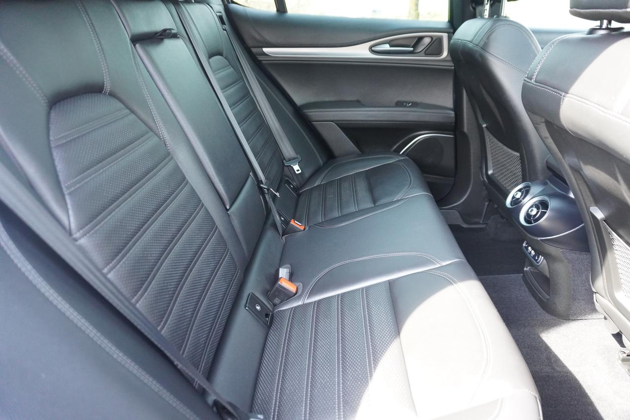 2022 Alfa Romeo Stelvio VELOCE / 1 OWNER / NO ACCIDENTS / IMMACULATE SHAPE Photo