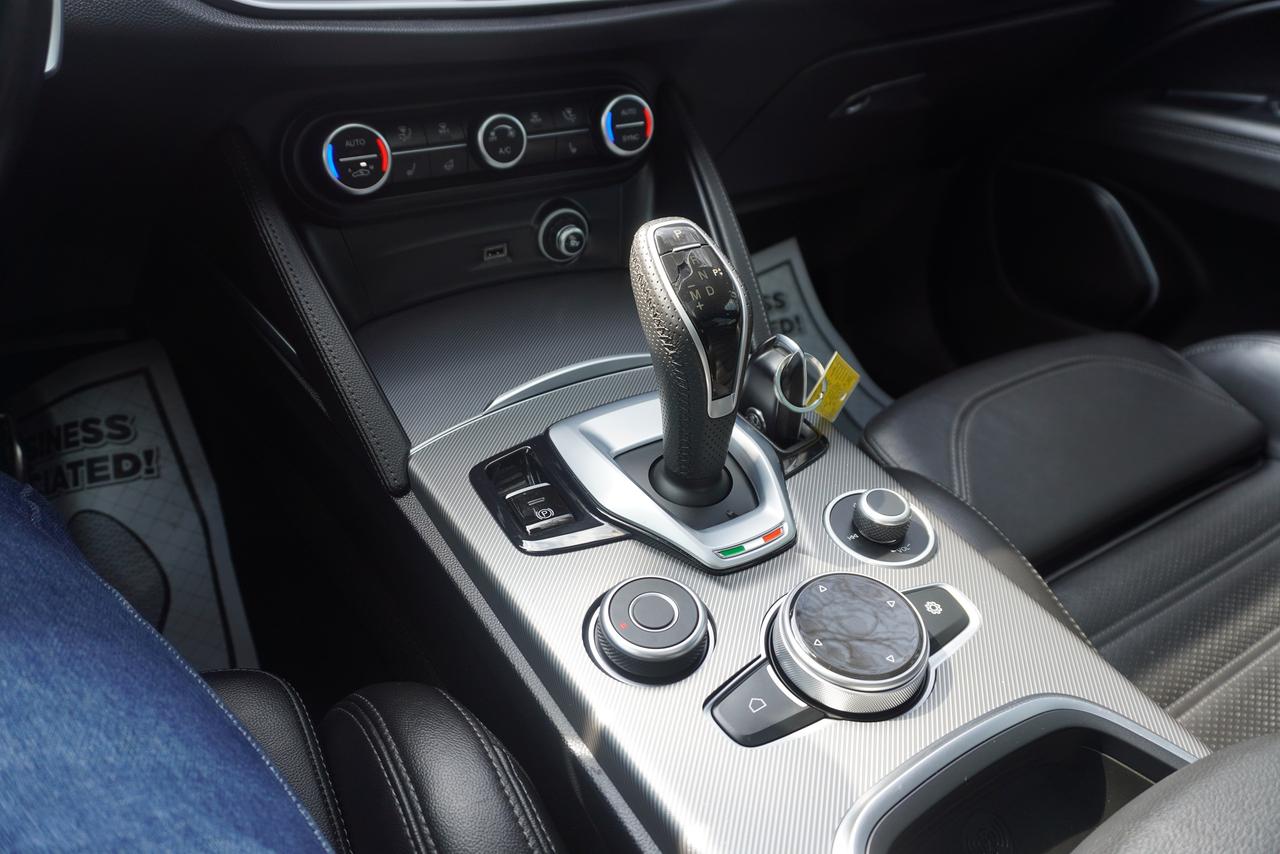 2022 Alfa Romeo Stelvio VELOCE / 1 OWNER / NO ACCIDENTS / IMMACULATE SHAPE Photo