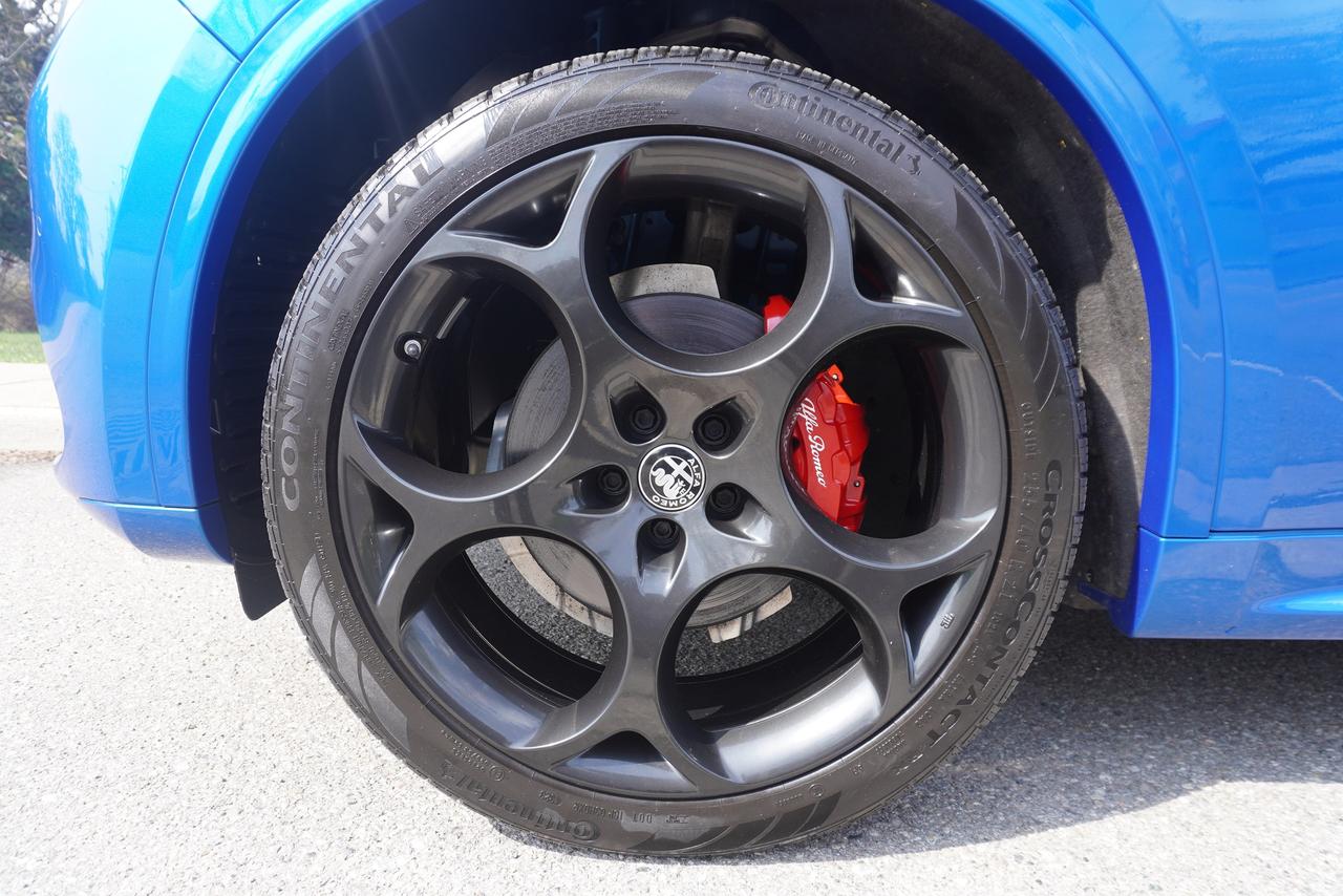 2022 Alfa Romeo Stelvio VELOCE / 1 OWNER / NO ACCIDENTS / IMMACULATE SHAPE Photo