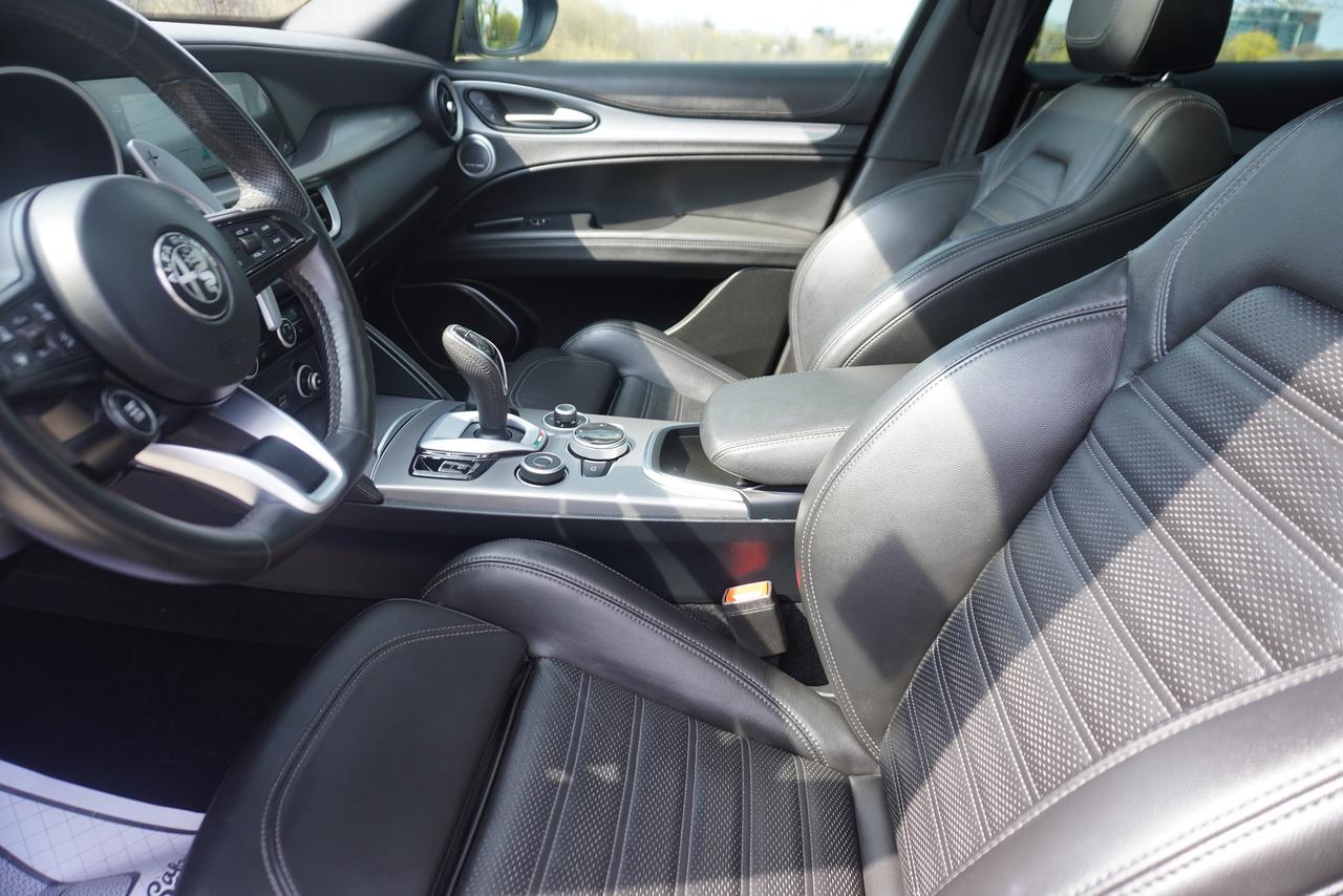 2022 Alfa Romeo Stelvio VELOCE / 1 OWNER / NO ACCIDENTS / IMMACULATE SHAPE Photo