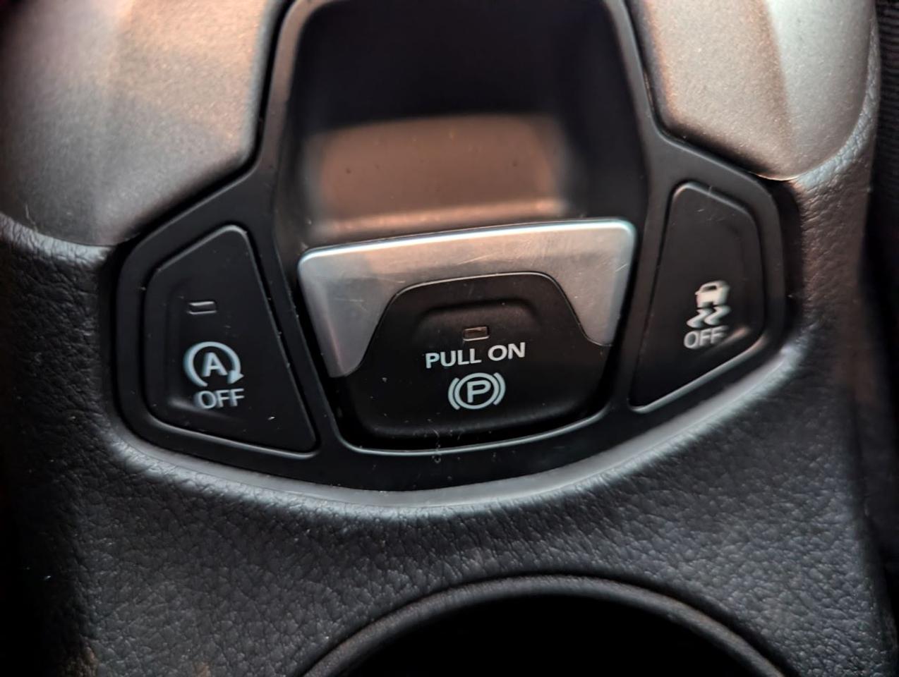 2018 Jeep Compass North 4X4 WITH LEATHER!! Photo