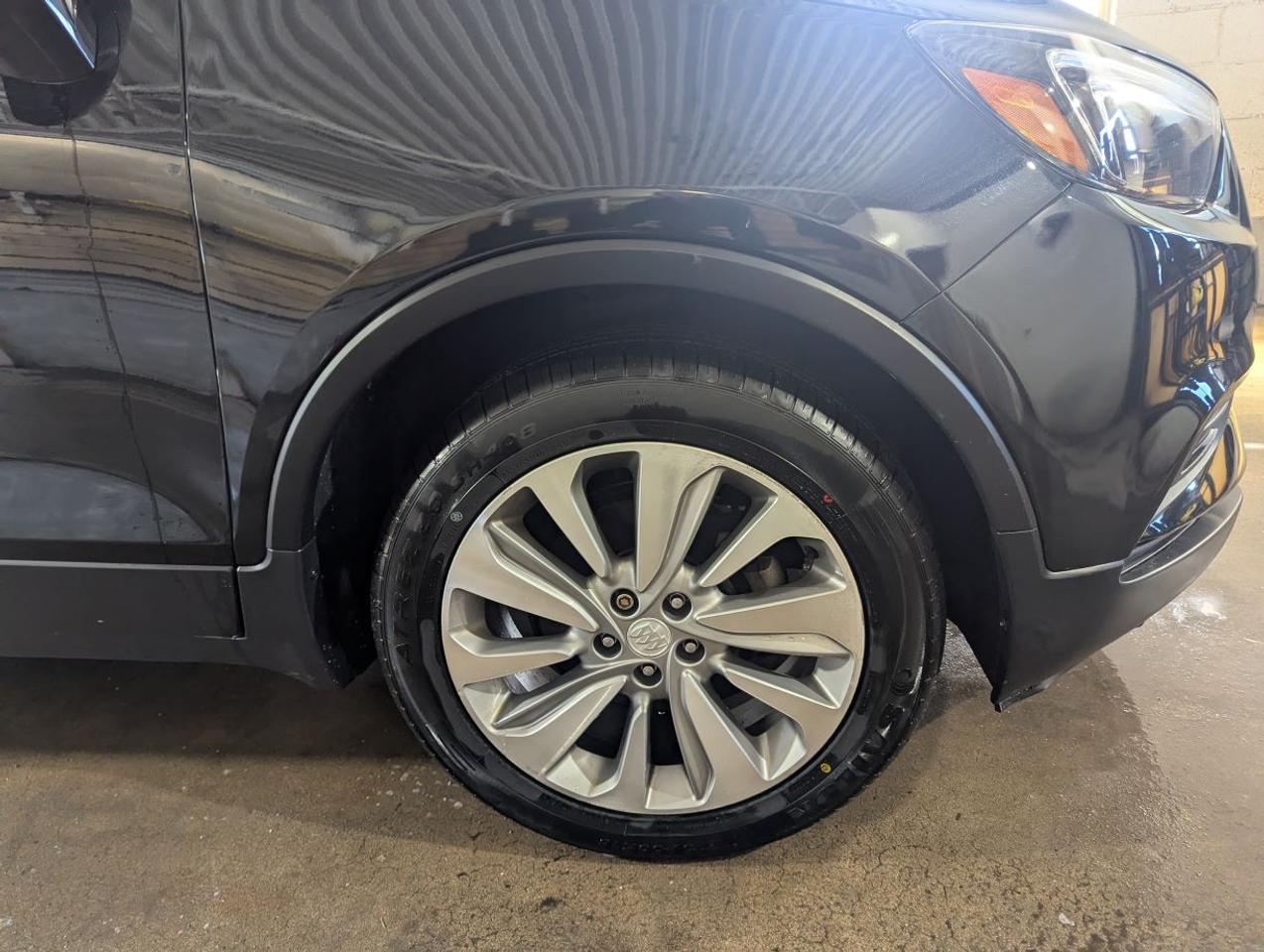 2019 Buick Encore Preferred WITH PARTIAL LEATHER SEATS!! Photo3