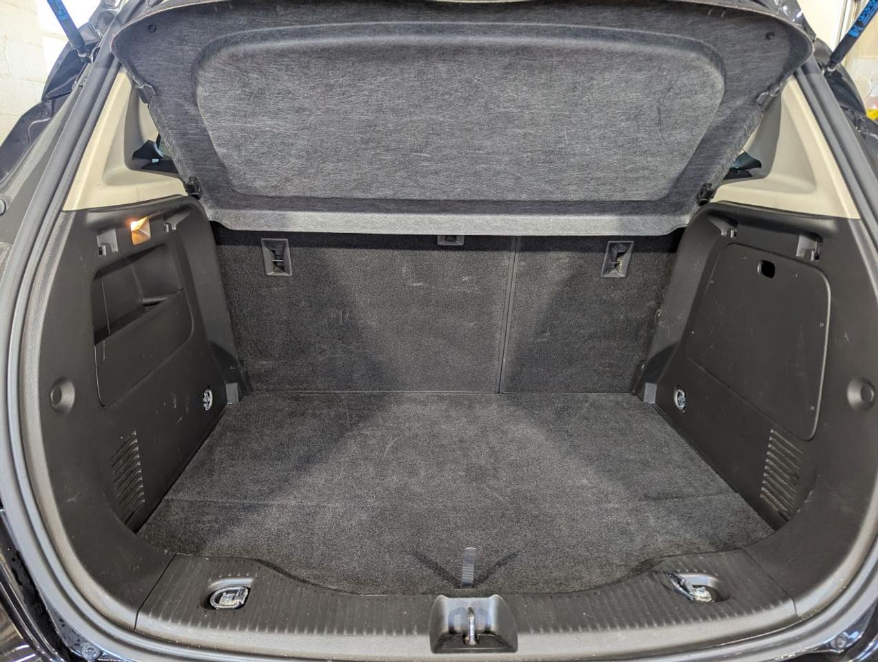 2019 Buick Encore Preferred WITH PARTIAL LEATHER SEATS!! Photo