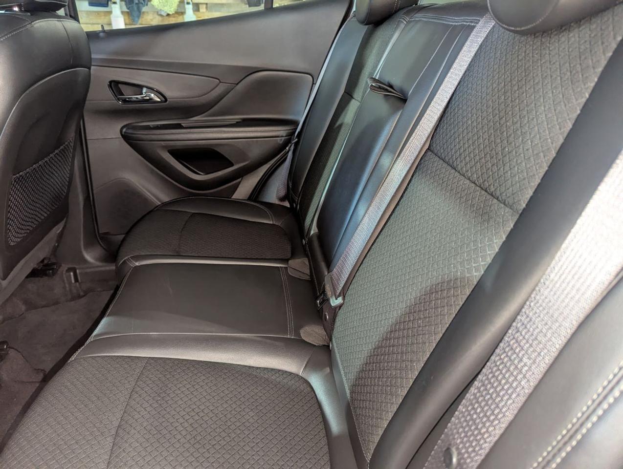 2019 Buick Encore Preferred WITH PARTIAL LEATHER SEATS!! Photo